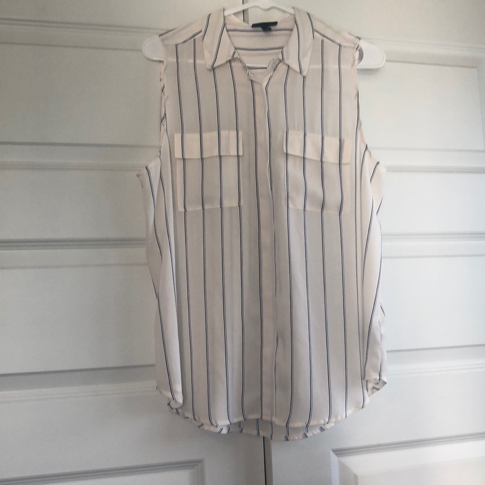 Sleeveless button up